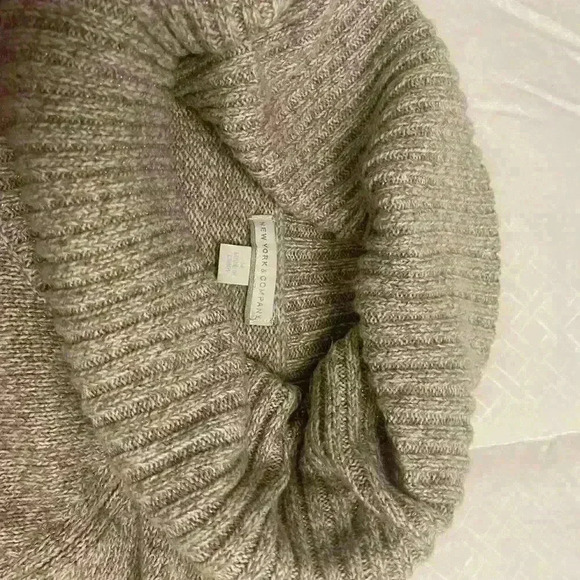 New York & Company Sweater - Picture 4 of 5